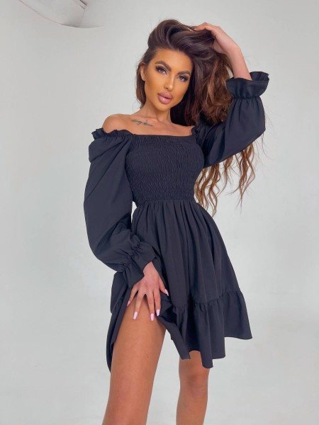 Легка міні сукня з відкритими плечима чорного кольору 31173