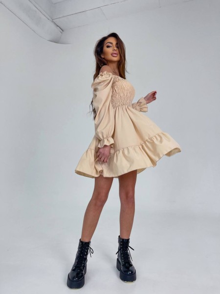 Легка міні сукня з відкритими плечима бежевого кольору 31174