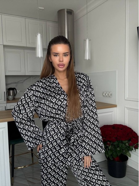 Жіночий шовковий костюм чорного кольору 31183