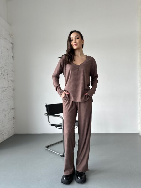 Женский прогулочный костюм из трикотажа в рубчик кофейного цвета 31197