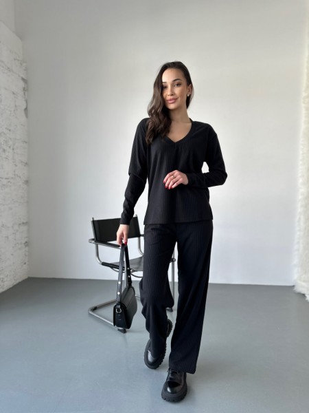 Женский прогулочный костюм из трикотажа в рубчик черного цвета 31198