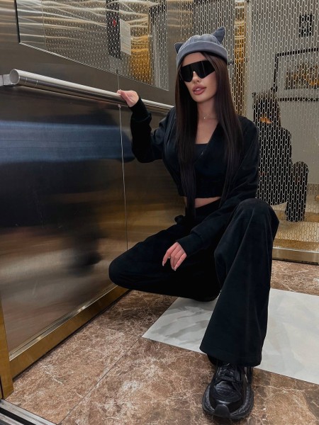 Велюровий жіночий костюм на блискавці чорного кольору 31224
