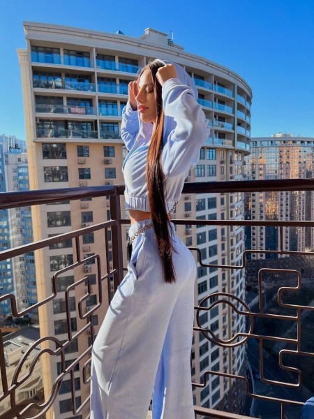 Велюровий жіночий костюм на блискавці блакитного кольору 31226