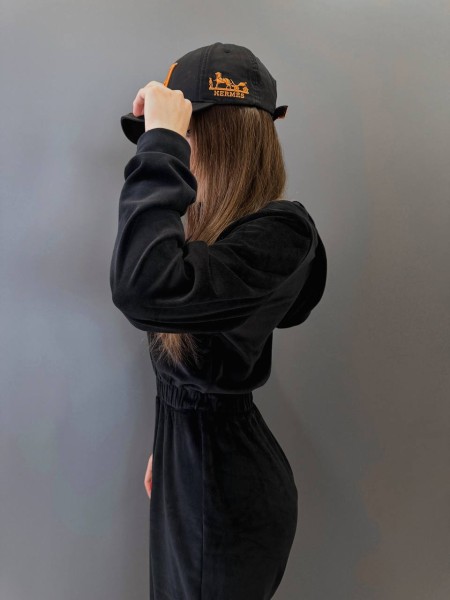 Жіночий велюровий комбінезон чорного кольору 31229