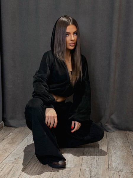 Велюровий жіночий костюм чорного кольору 31236