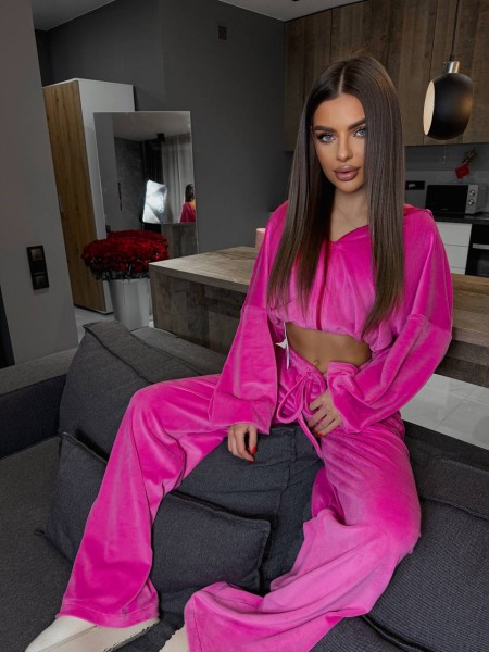 Велюровий жіночий костюм малинового кольору 31237