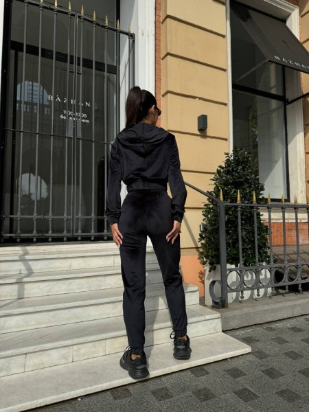 Велюровий жіночий костюм чорного кольору 31265