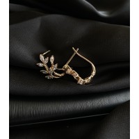 Серьги "Веточка" английский замок золотого цвета с белым камушком 31321