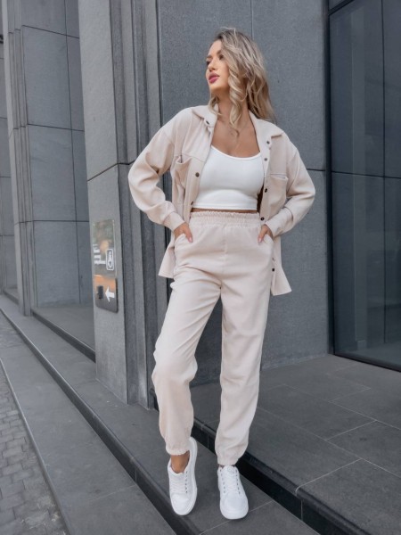 Вельветовый костюм на кнопках бежевого цвета  31343