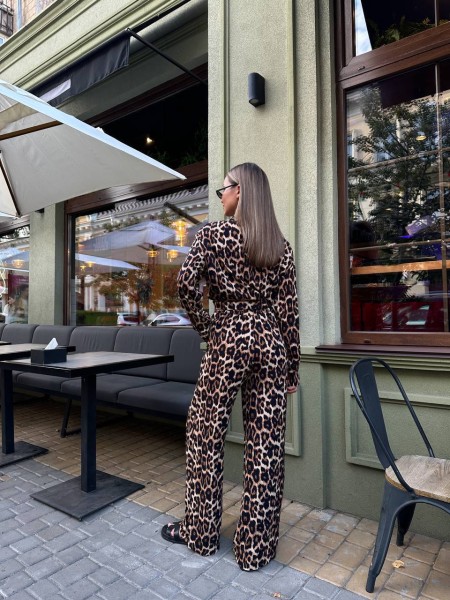 Женский прогулочны костюм в леопардовом стиле коричневого цвета 31376