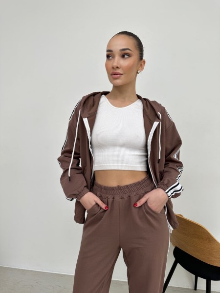 Легкий спортивный костюм на молнии кофейного цвета 31393