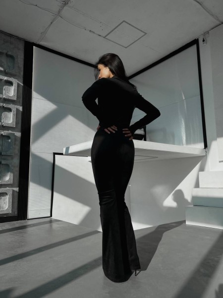 Велюровий жіночий костюм чорного кольору 31422