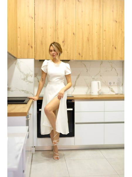 Классическое платье средней длинны с разрезами молочного цвета 31449