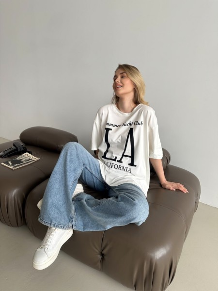 Базова жіноча футболка з написом молочного кольору 31493