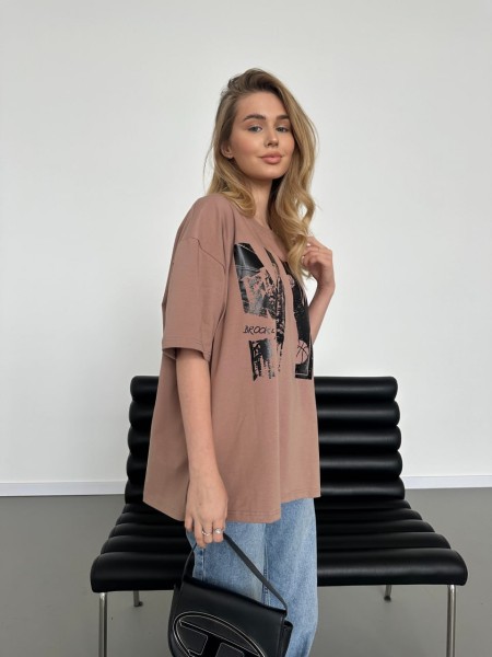 Жіноча футболка з написом кавового кольору 31494