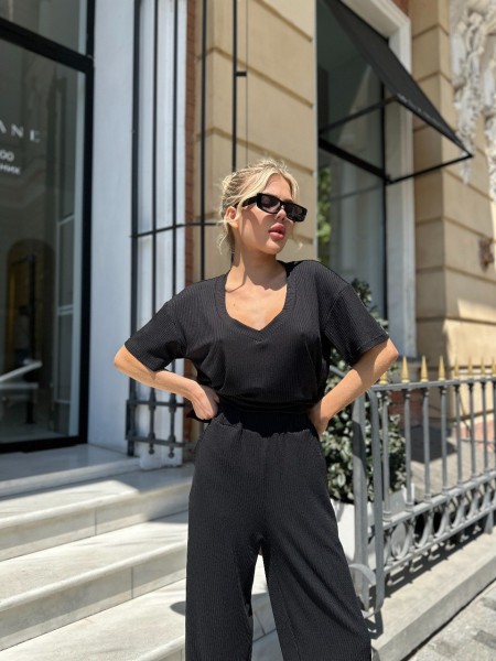 Жіночий прогулянковий костюм у рубчик чорного кольору 31580