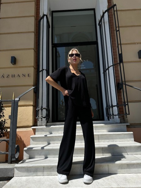 Жіночий прогулянковий костюм у рубчик чорного кольору 31580