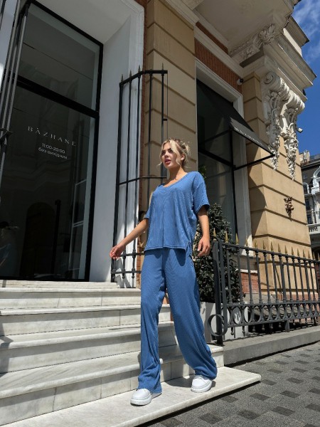 Жіночий прогулянковий костюм у рубчик свiтло-синього кольору 31584