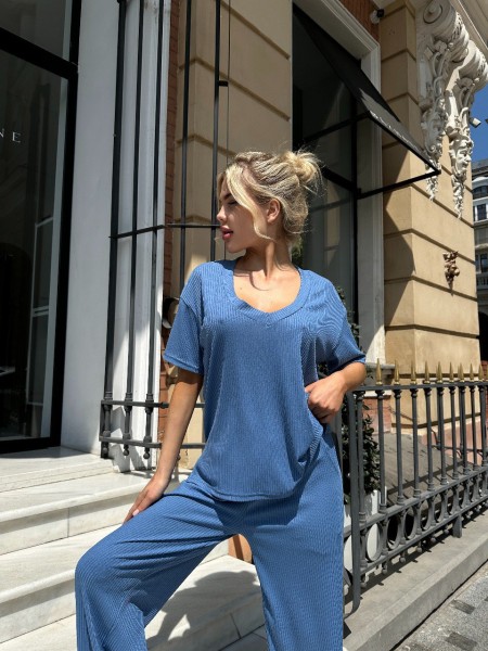 Жіночий прогулянковий костюм у рубчик свiтло-синього кольору 31584