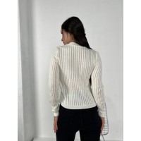 Обтягуючий жіночий светр молочного кольору 31610