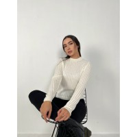 Обтягуючий жіночий светр молочного кольору 31610