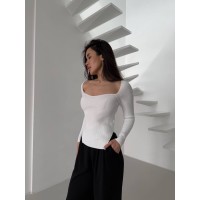 Обтягуюча жіноча кофта з вирізом молочного кольору 31633