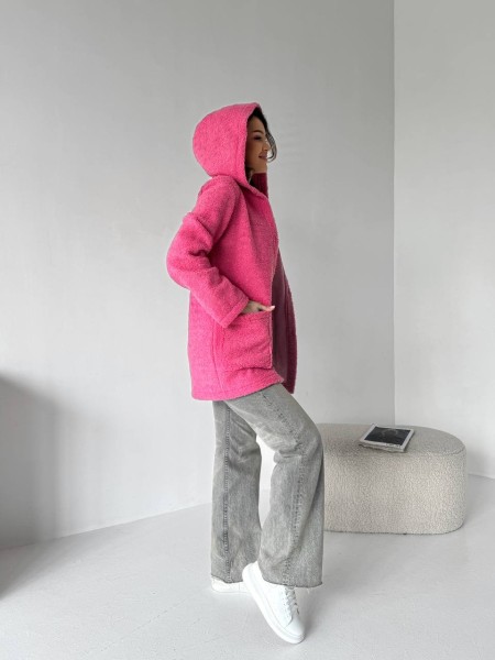 Жіночий кардиган iз букле з капюшоном малинового кольору 31657