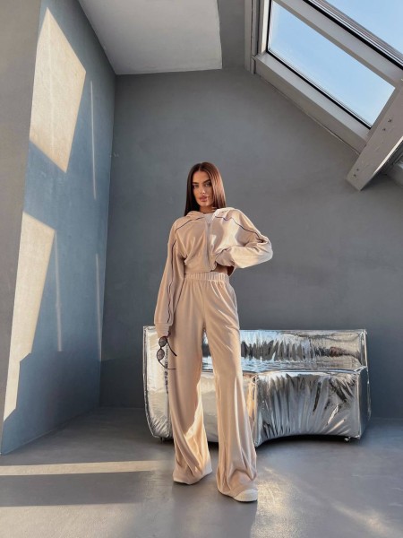 Велюровый женский костюм с капюшоном бежевого цвета 31707