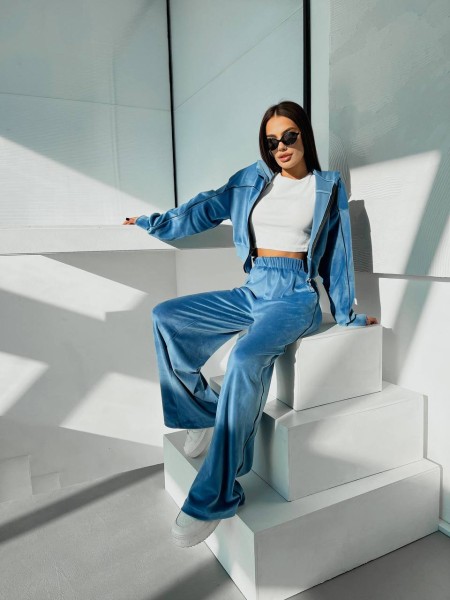 Велюровий жіночий костюм з капюшоном блакитного кольору 31710