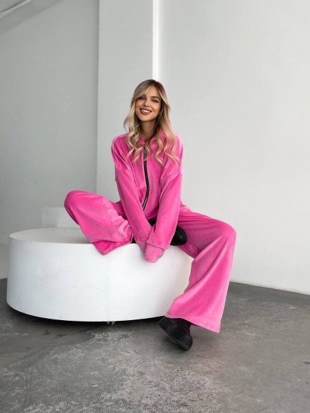 Велюровий жіночий костюм малинового кольору 31714