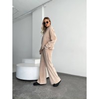 Велюровий жіночий костюм бежевого кольору 31717