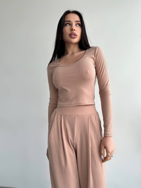 Женский прогулочный костюм в рубчик бежевого цвета 31719