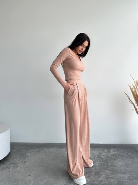 Женский прогулочный костюм в рубчик бежевого цвета 31719