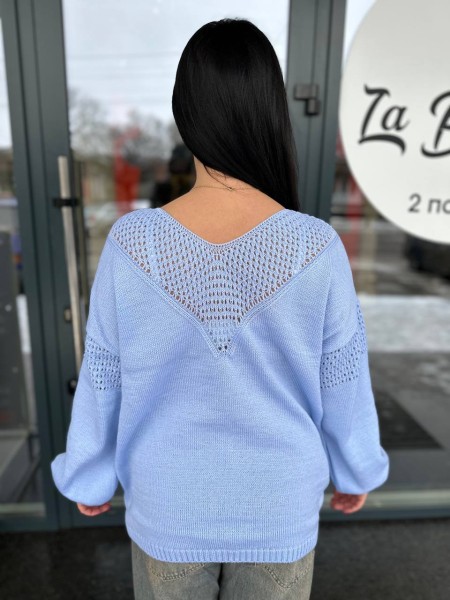 Легкий жіночий светр із вирізом блакитного кольору 31725