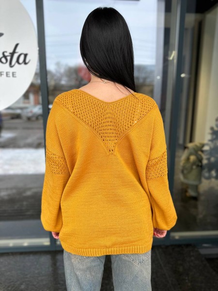 Легкий жіночий светр із вирізом помаранчевого кольору 31726