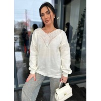 Легкий жіночий светр із вирізом молочного кольору 31729