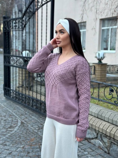 Базовий жіночий светр пудрового кольору 31731