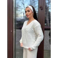 Базовий жіночий светр молочного кольору 31733