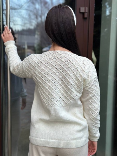 Базовий жіночий светр молочного кольору 31733