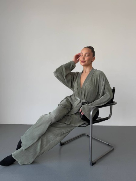 Женский прогулочный костюм c кимоно оливкового цвета 31749