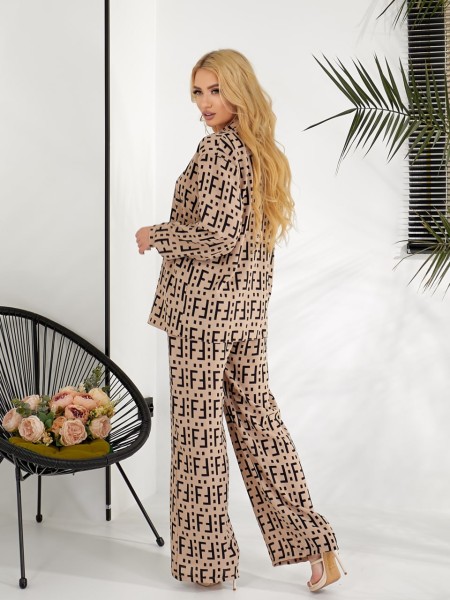 Жіночий легкий прогулянковий костюм бежевого кольору 31752