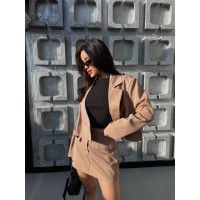 Женский классический костюм 2-ка (юбка-шорты+пиджак) бежевого цвета 31848