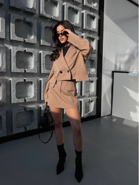 Женский классический костюм 2-ка (юбка-шорты+пиджак) бежевого цвета 31848