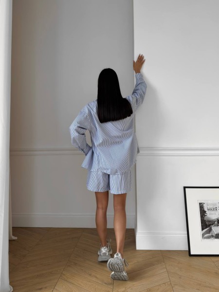 Бавовняний костюм з сорочкою у смужку синього кольору 31881