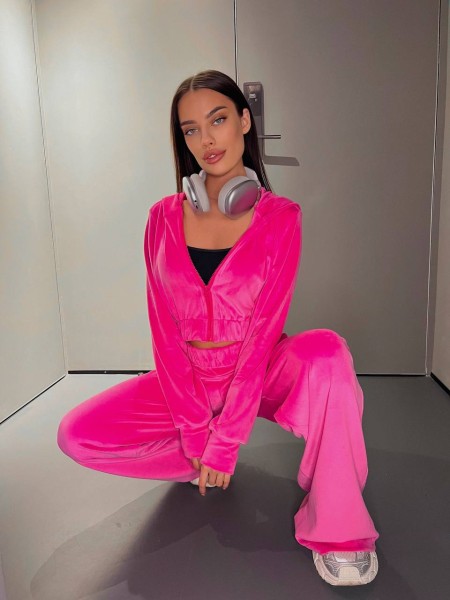 Велюровый женский костюм на молнии малинового цвета 31894