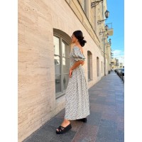 Повітряна сукня міді в квітку з відкритими плечима чорно-білого кольору 31896