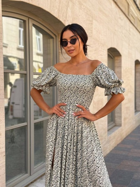 Повітряна сукня міді в квітку з відкритими плечима чорно-білого кольору 31896