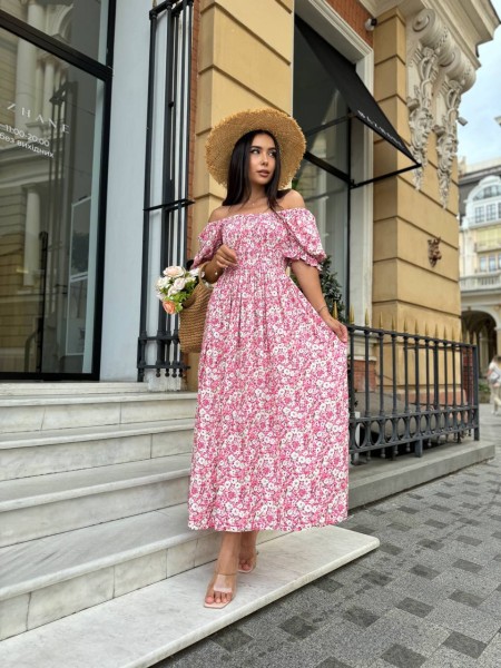 Повітряна сукня міді в квітку з відкритими плечима рожевого кольору 31897