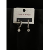 Сережки з камінням англійський замок срібного кольору 31902