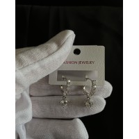 Сережки з камінням англійський замок срібного кольору 31902